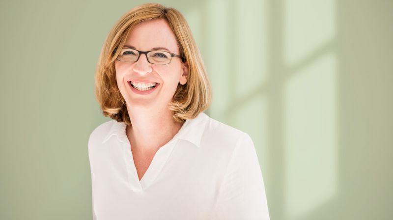 Dr. Julia Lämmerhirt