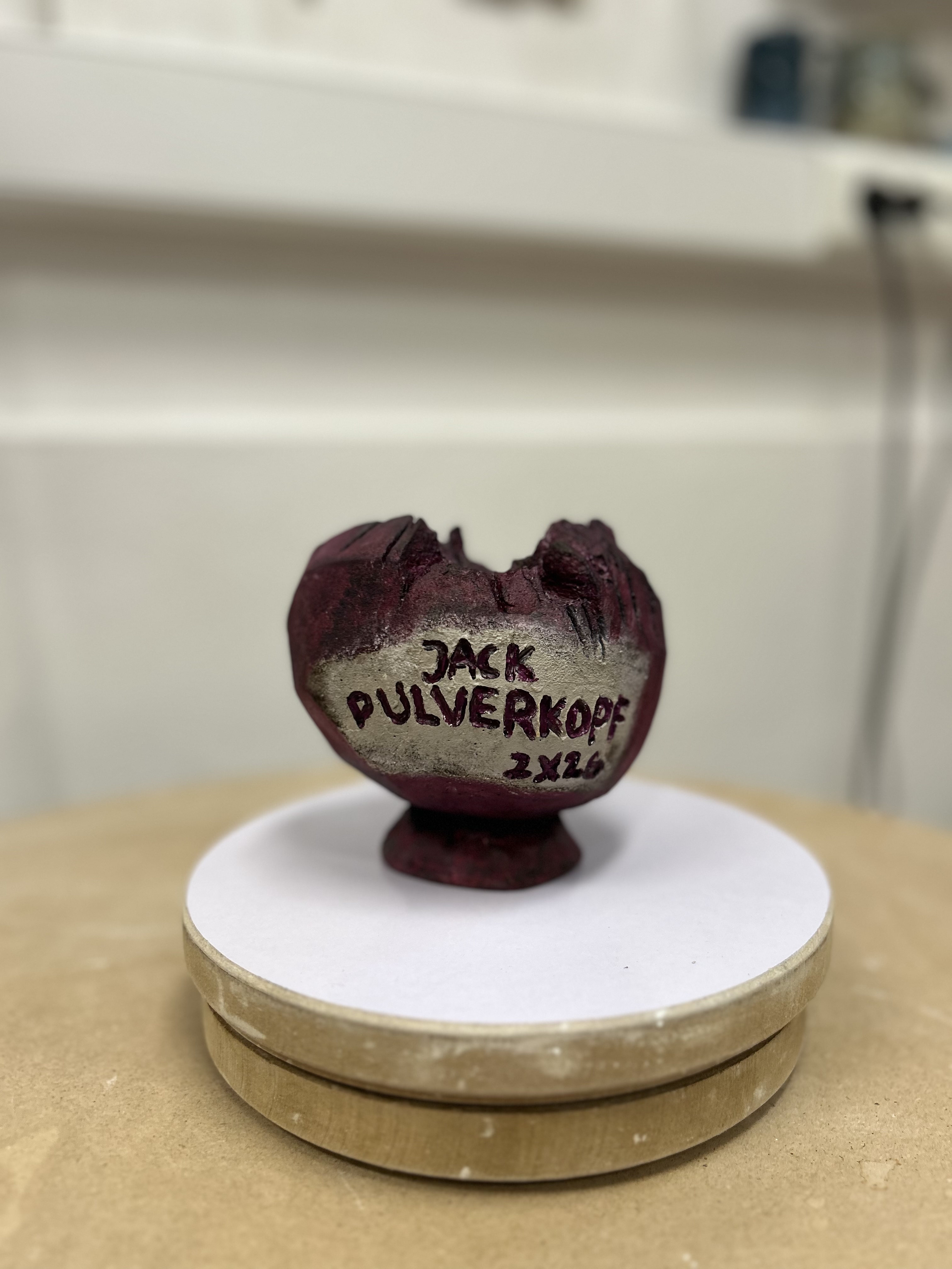Rzeźba gipsowa - prezent z okazji premiery sztuki teatralnej " Jack Pulverkopf`' - prezent dla Pana Jacka Poniedziałka. Praca wykonana na zamówienie.