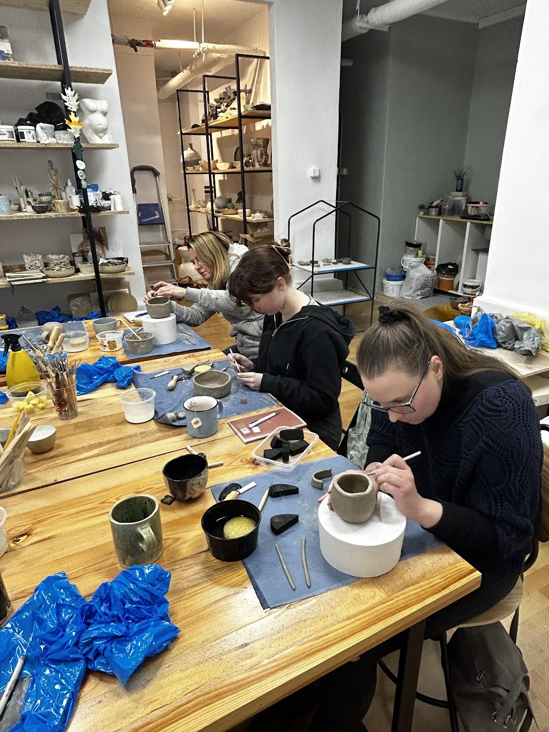 Odwiedź stronę /niezbednikceramika#section-shared-header