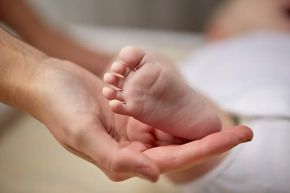 Behandlung von Baby, Neugeborene bei euch Zuhause www.kindertherapie-zuhause.com