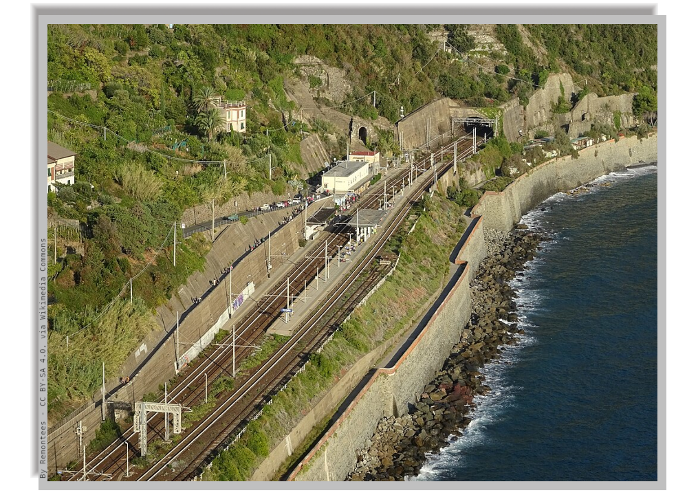 Coastal Railroad of Corniglia, viewed from above