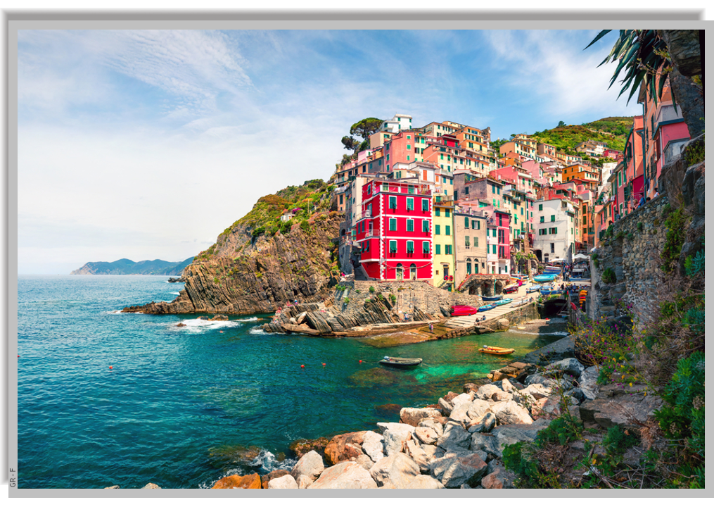 The cove of Riomaggiore and its colorful nestledhouses