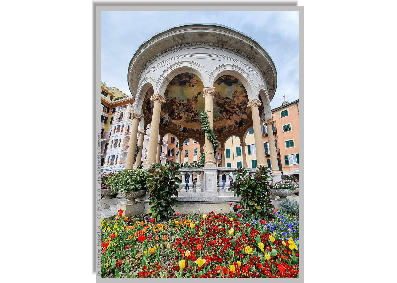 The music kiosk with its frescoed vault, which is a monument in the main square of the city
