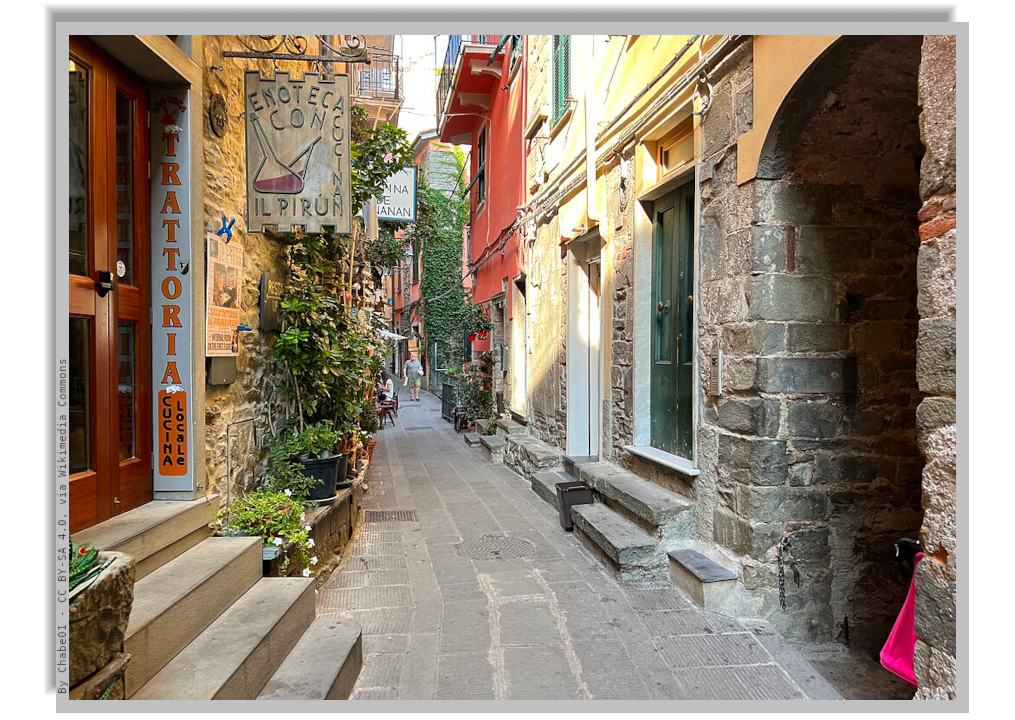 Picturesque alley within Corniglia village