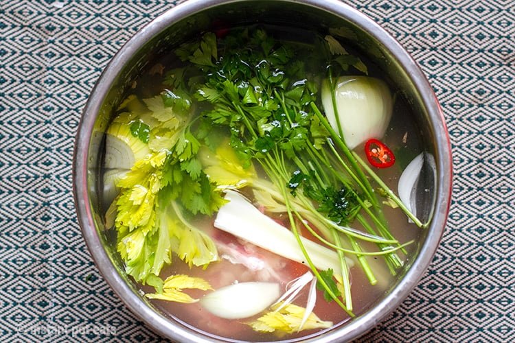 Instant Pot Chicken Bone Broth 