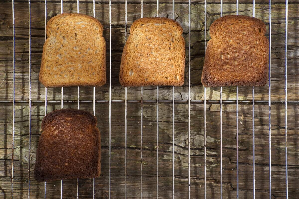 Can air fryer replace a toaster?