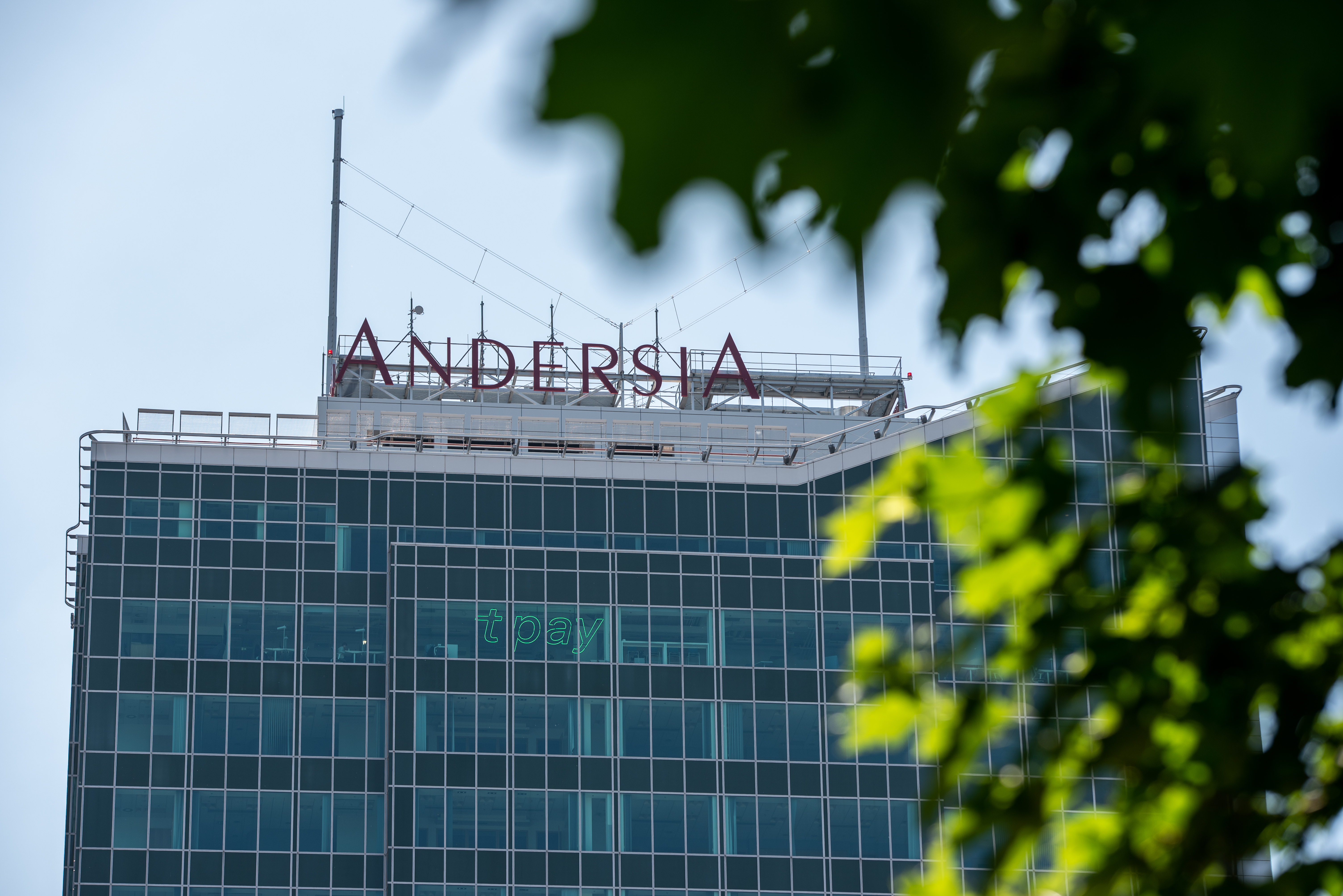 Plac Andersa 3 – miejsce wydarzenia