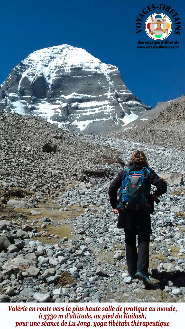 En route vers notre salle de pratique au pied du mont Kailash
