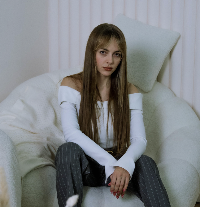 Alena — stylistka Vera Miltt