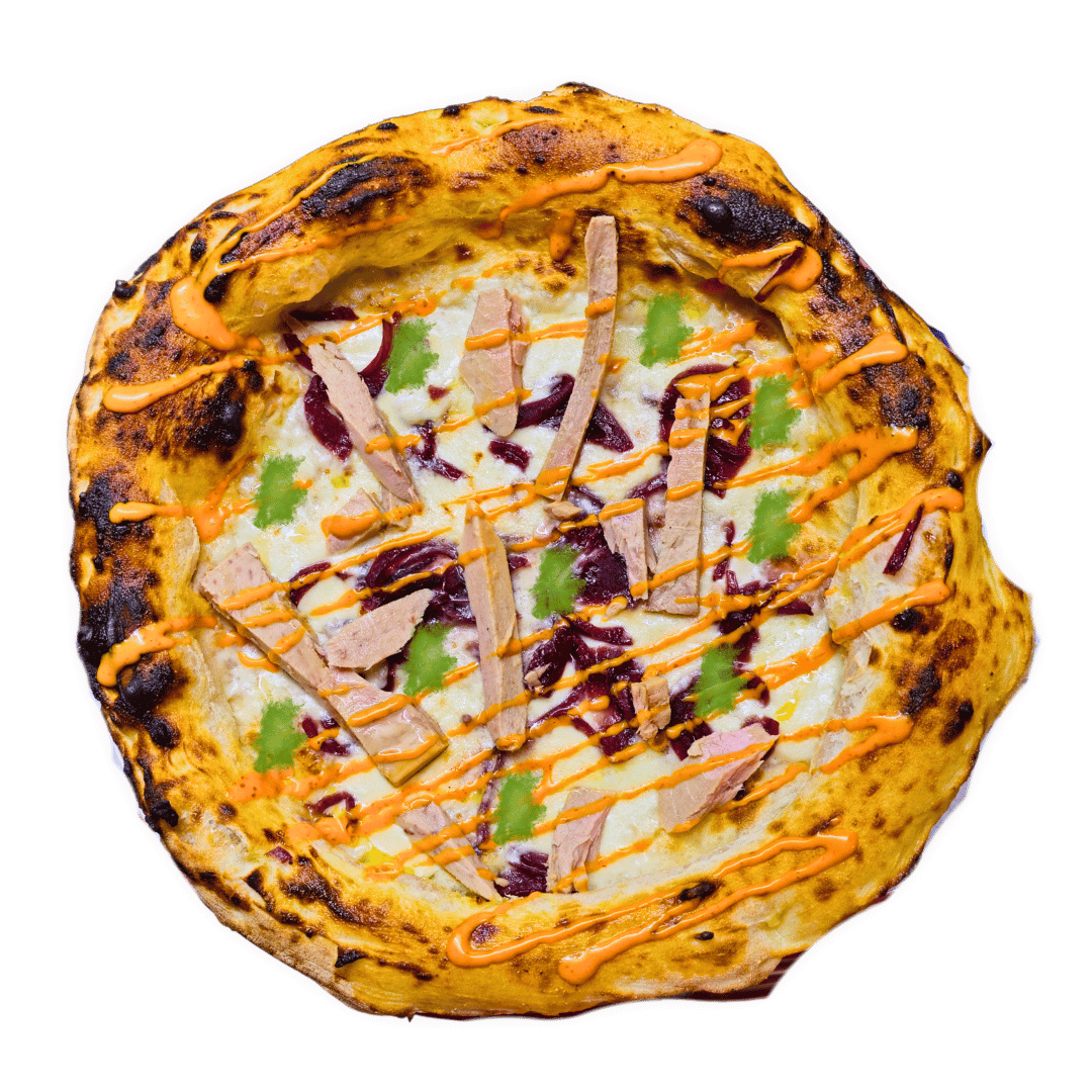 Pizza mit Thunfisch, Fiordilatte-Käse, roten Zwiebeln und Safrangorgonzola: Genau das Richtige für alle, die die beste Pizza in Stuttgart suchen.