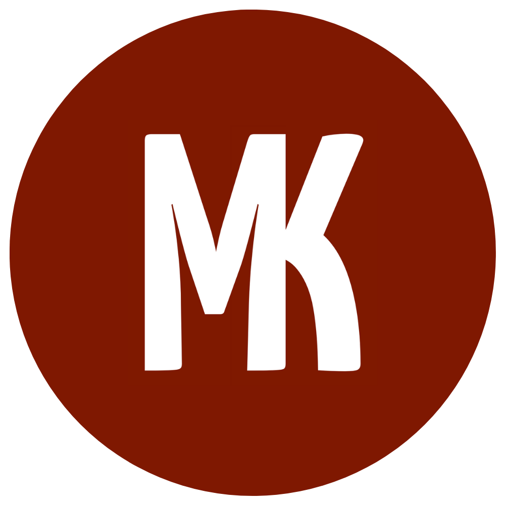 Das Logo von Marie Klinghammer: Die Buchstaben M und K zusammengestellt in weißer Schrift auf dunkelrotem Hintergrund.