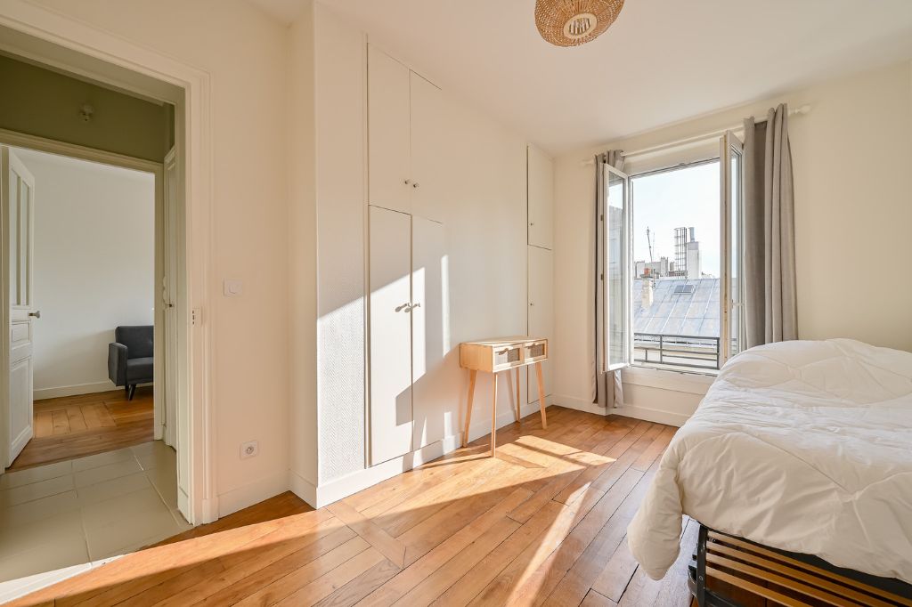 chambre d'un appatement parisien à rue lemercier