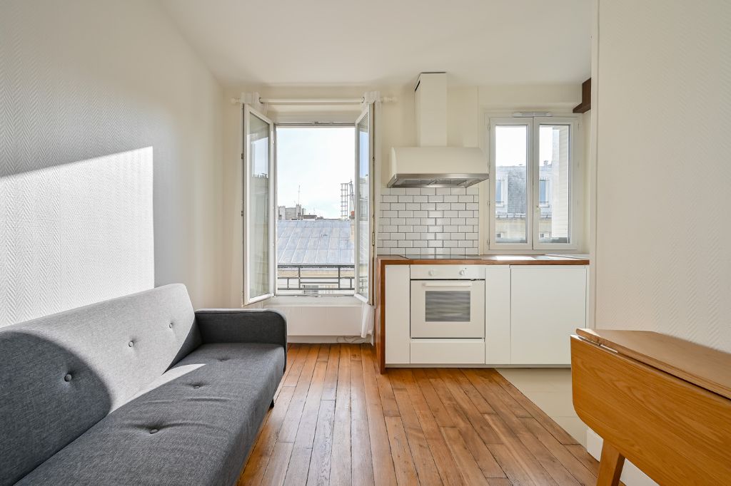 séjour d'un appartement T2 parisien à rue lemercier