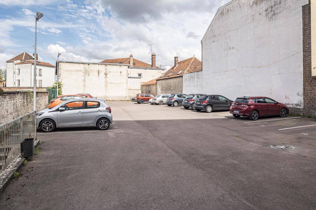 parking d'une résidence à troyes