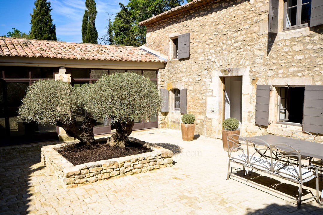 Stone farmhouse Mas de l’Olivier