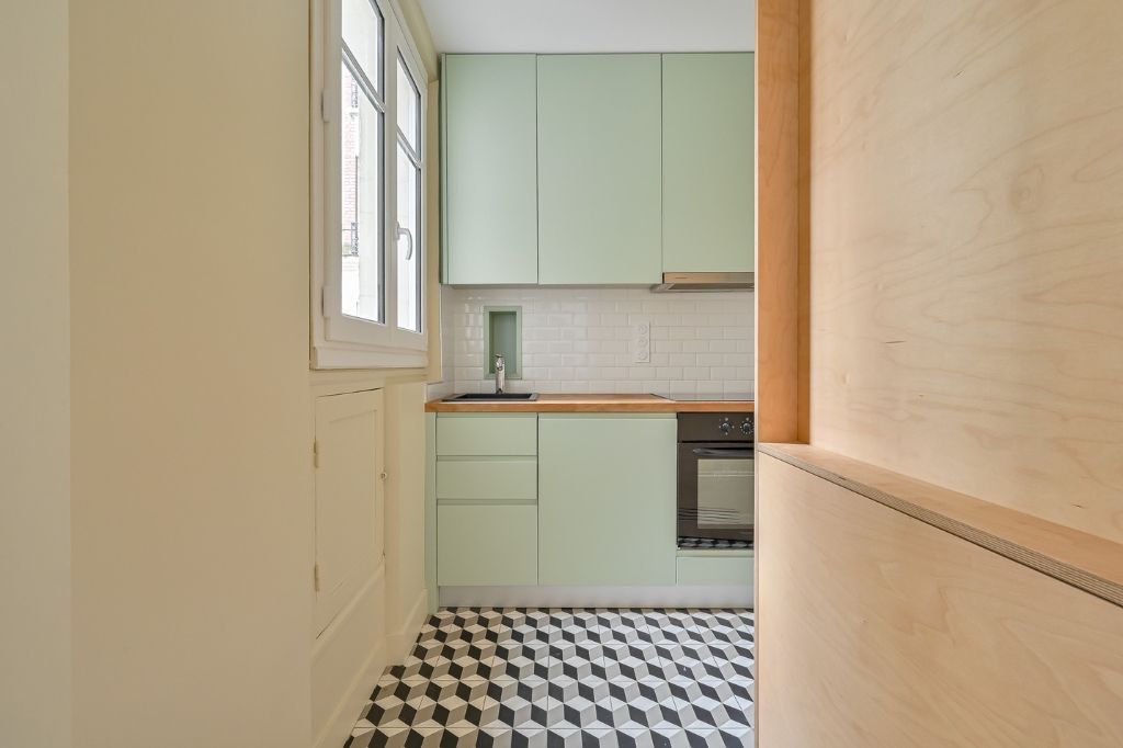 cuisine équipée d'un appartement parisien à rue des moines