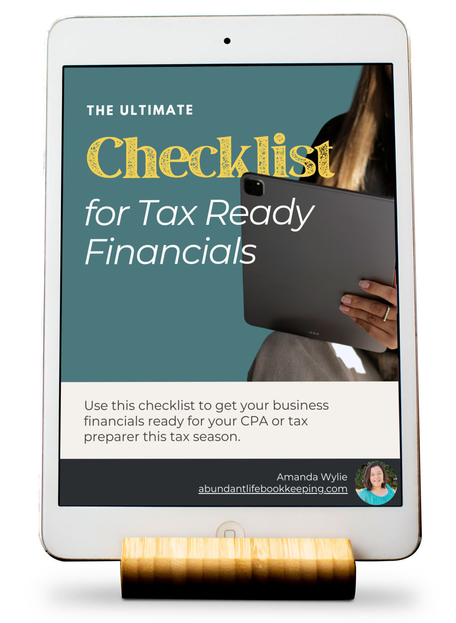 Picture of the first page of the guide with a woman holding a laptop.