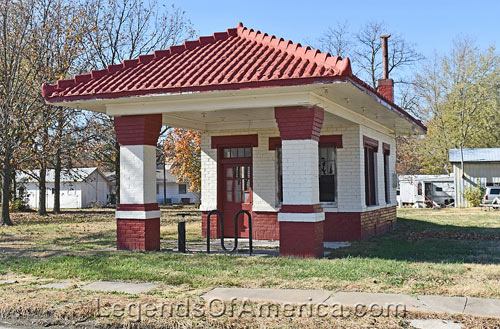 Old gas station in Walnut, Kansas. Photo by Kathy Alexander.