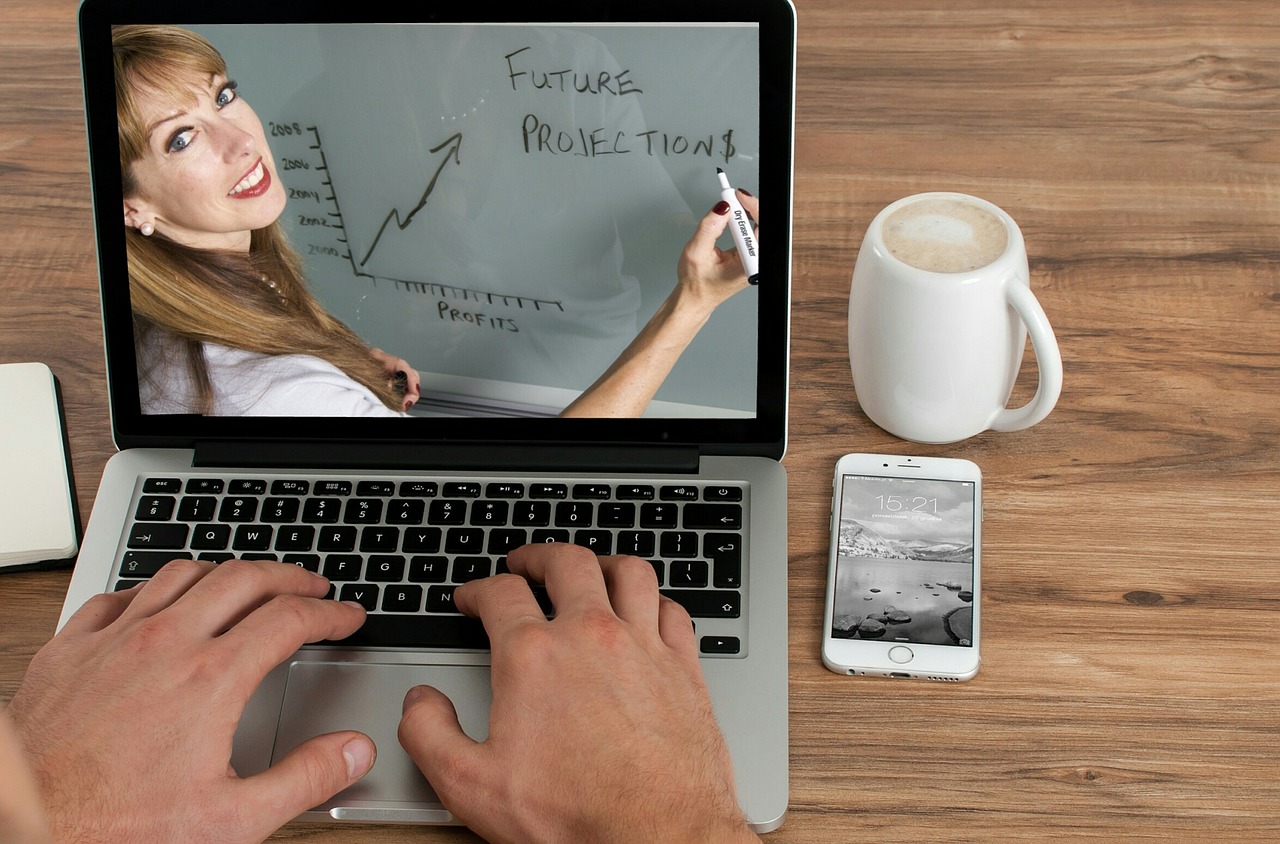 Online Course vs. Membership Site: Which Product is Best in 2024?