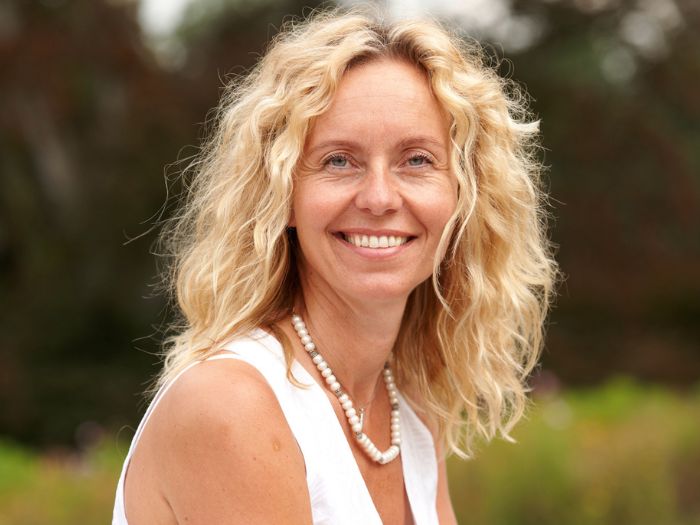 Petra Schwermer im Eisbad im Schnee