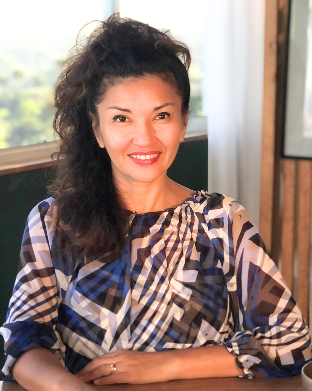 Photo portrait Niria Maribel Aldave – Thérapeute spécialisée en dépendance affective et relations personnelles