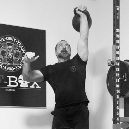 Fabio Zonin pressing a heavy kettlebell