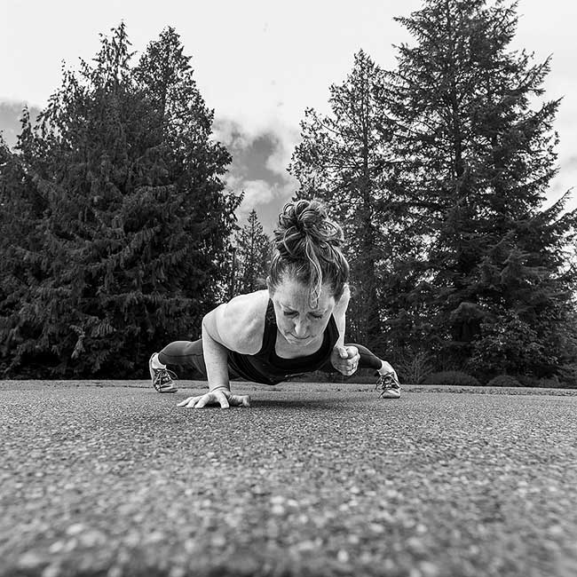 Cat Buck Le performing the one-arm pushup