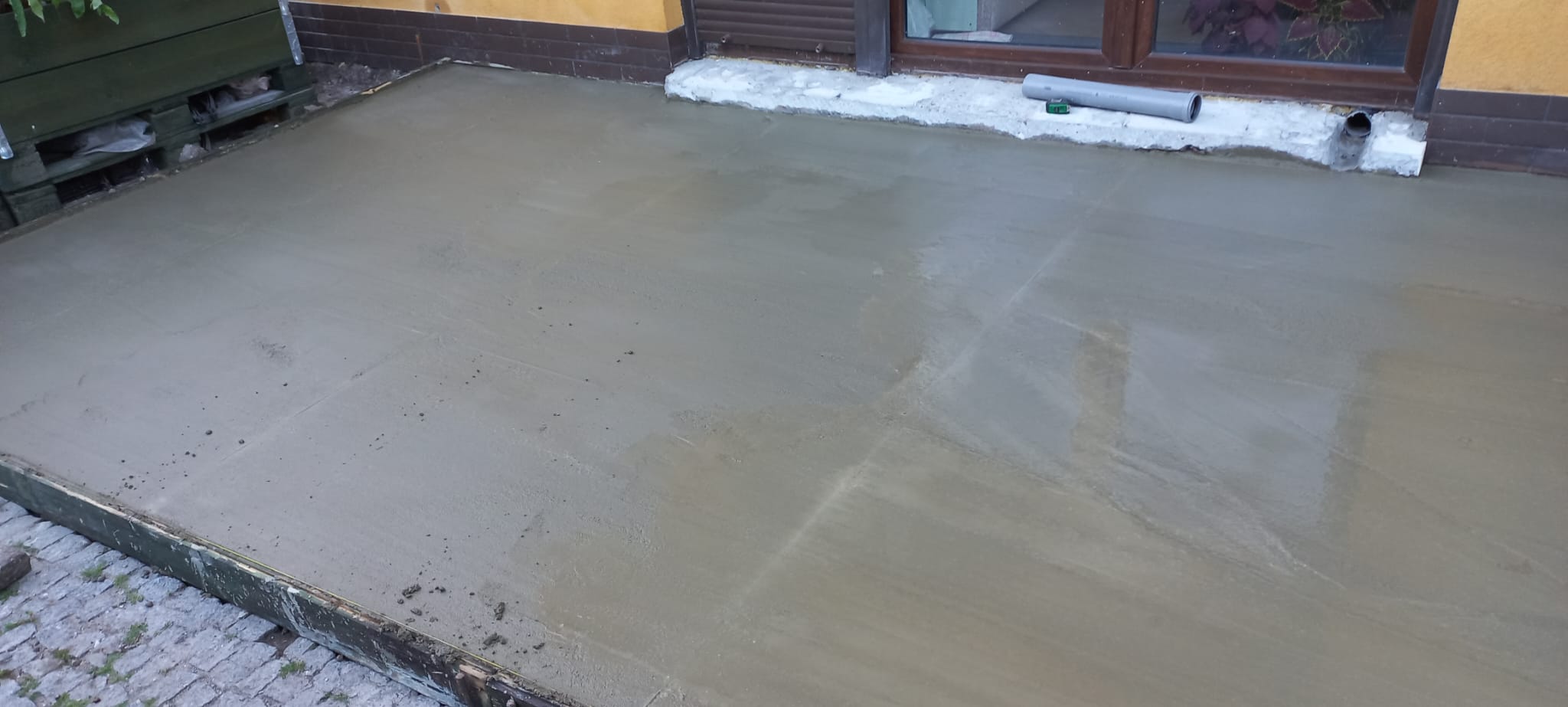 Układanie kostki granitowej oraz płytki