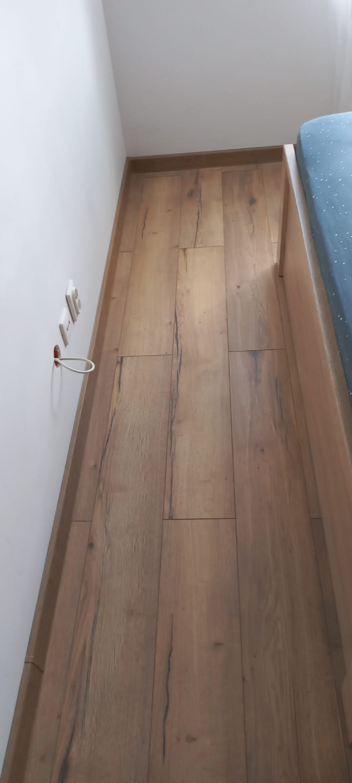 Montaż paneli laminowanych