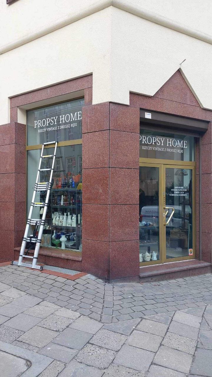 Reklama na witrynach "Propsy Home"