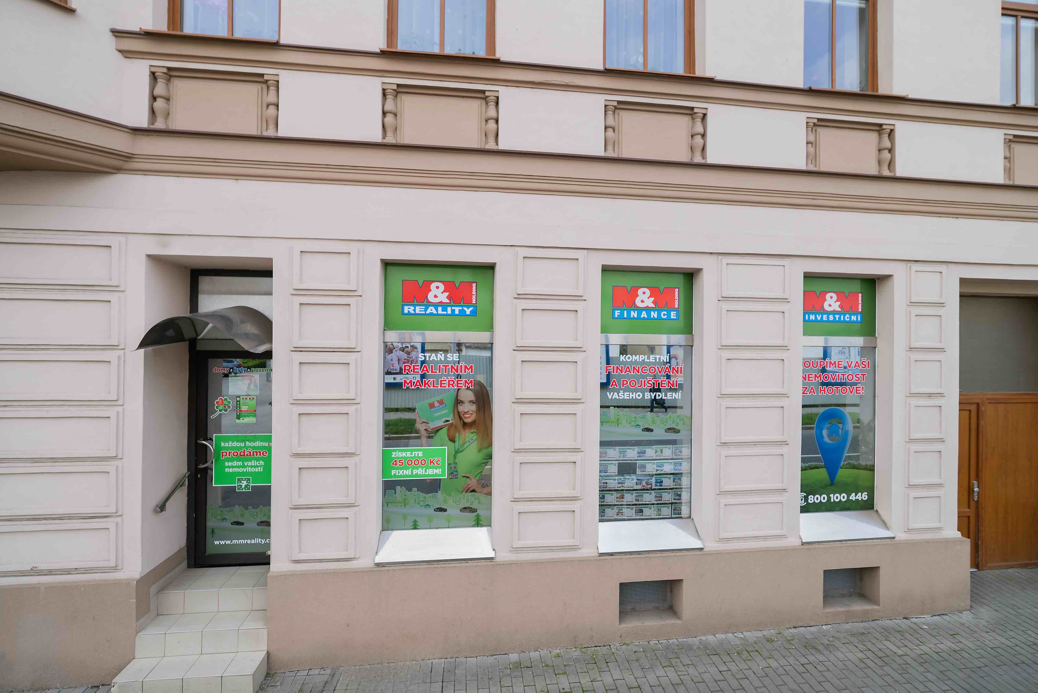 Exteriér pobočky M&M Reality Prostějov