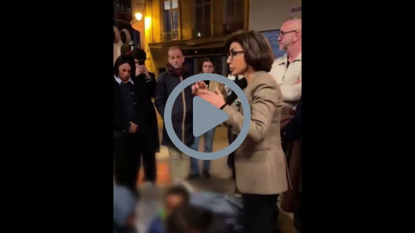 J’emmène Rachida Dati à la rencontre du campement sur le parvis de l’école Saint-Merri