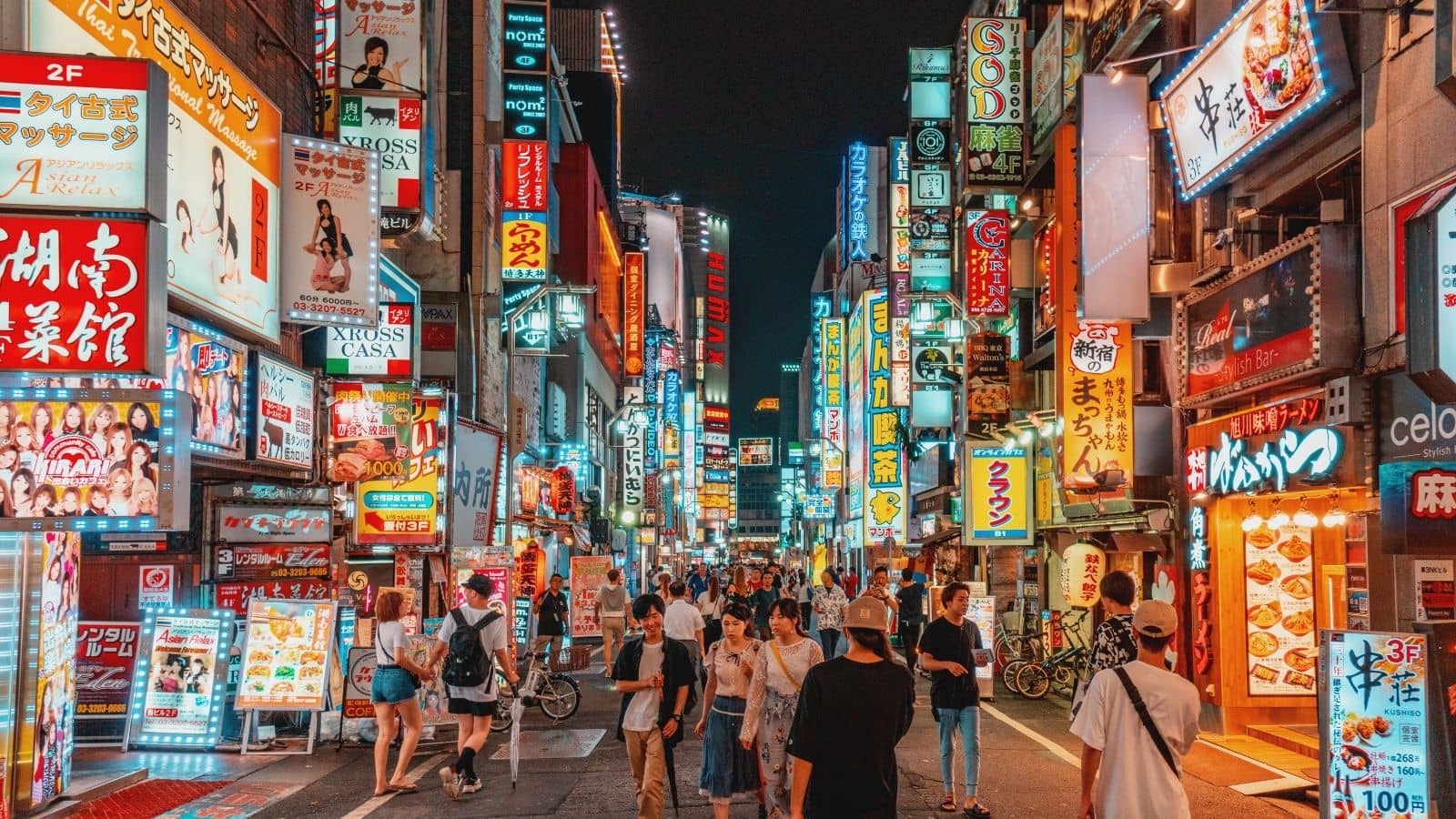 Central Road Shinjuku Tokio Japón 2026