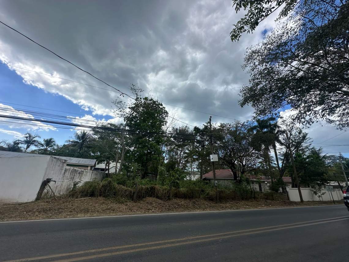 Main Road Lot 690.68m2Playa Potrero 