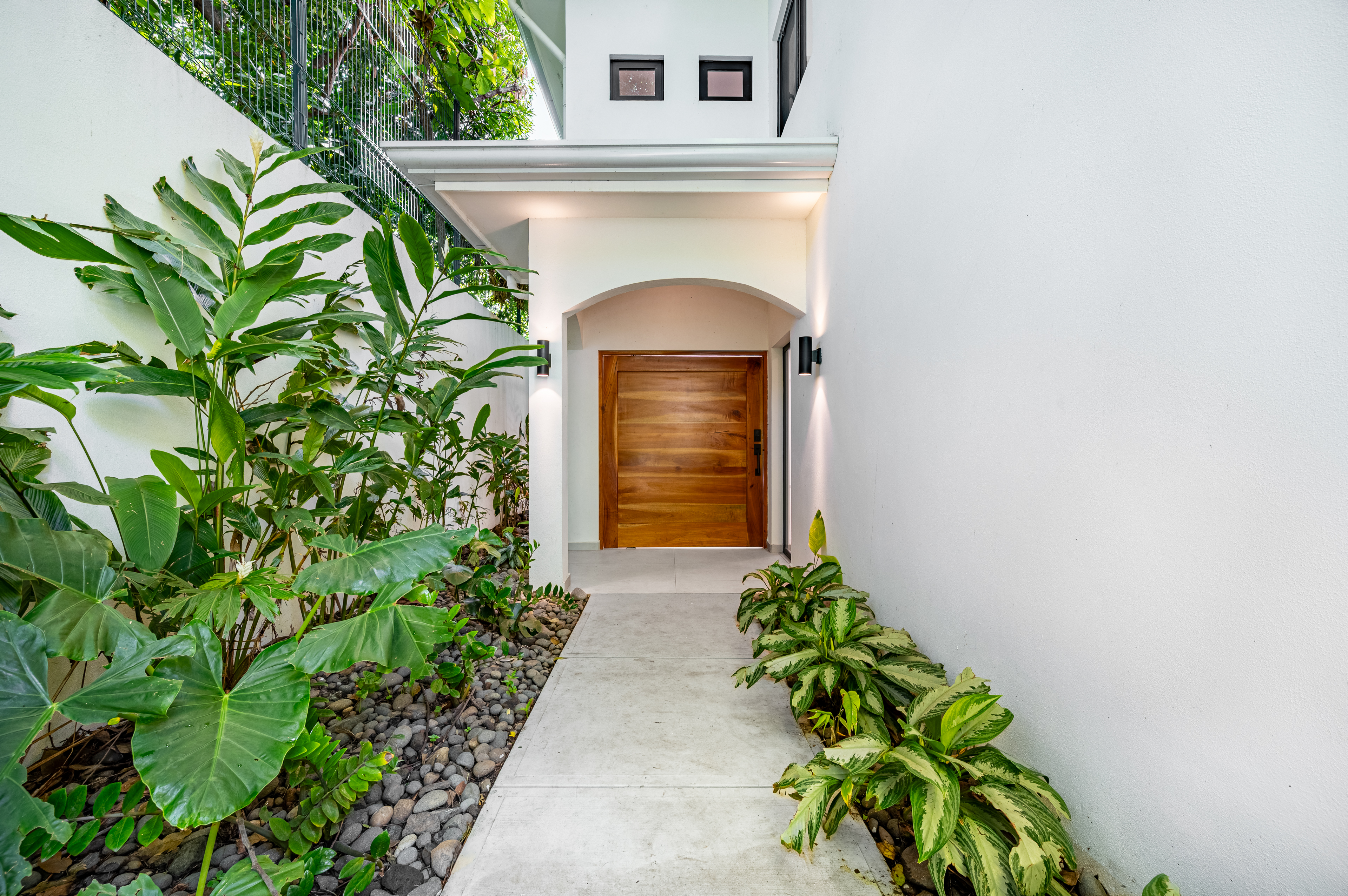 https://summercoastrealty.com/property-in-costa-rica/villa-garden-oasis-modern-4-bedroom-home-in-surfside-potrero/